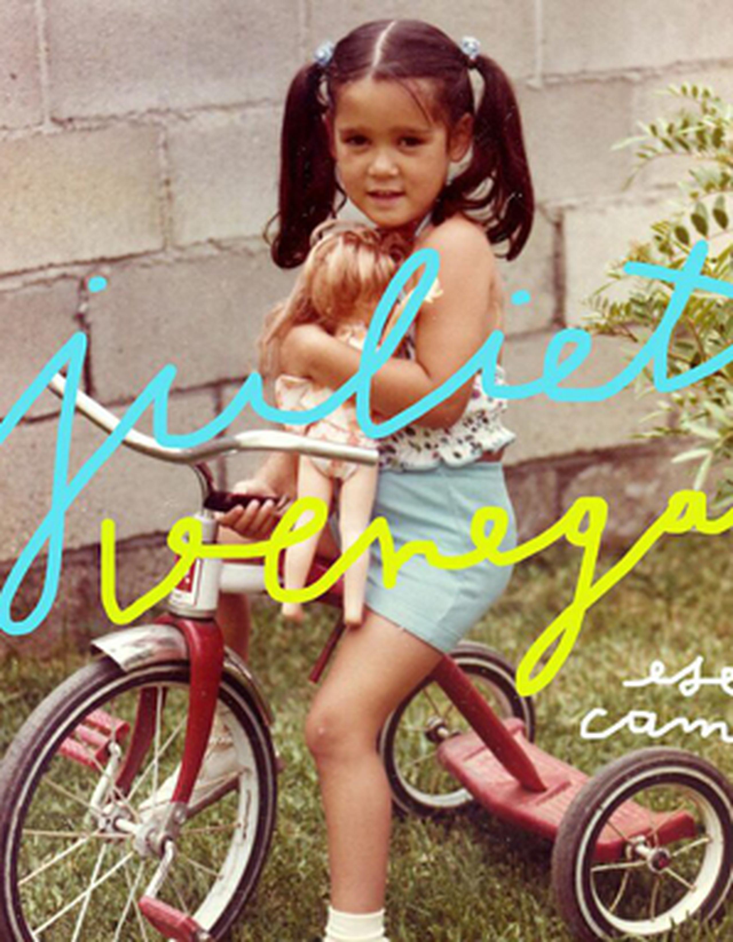 La portada del sencillo es una imagen de la artista cuando niña, montada sobre una bicicleta con una muñeca en brazos. (Suministrada)