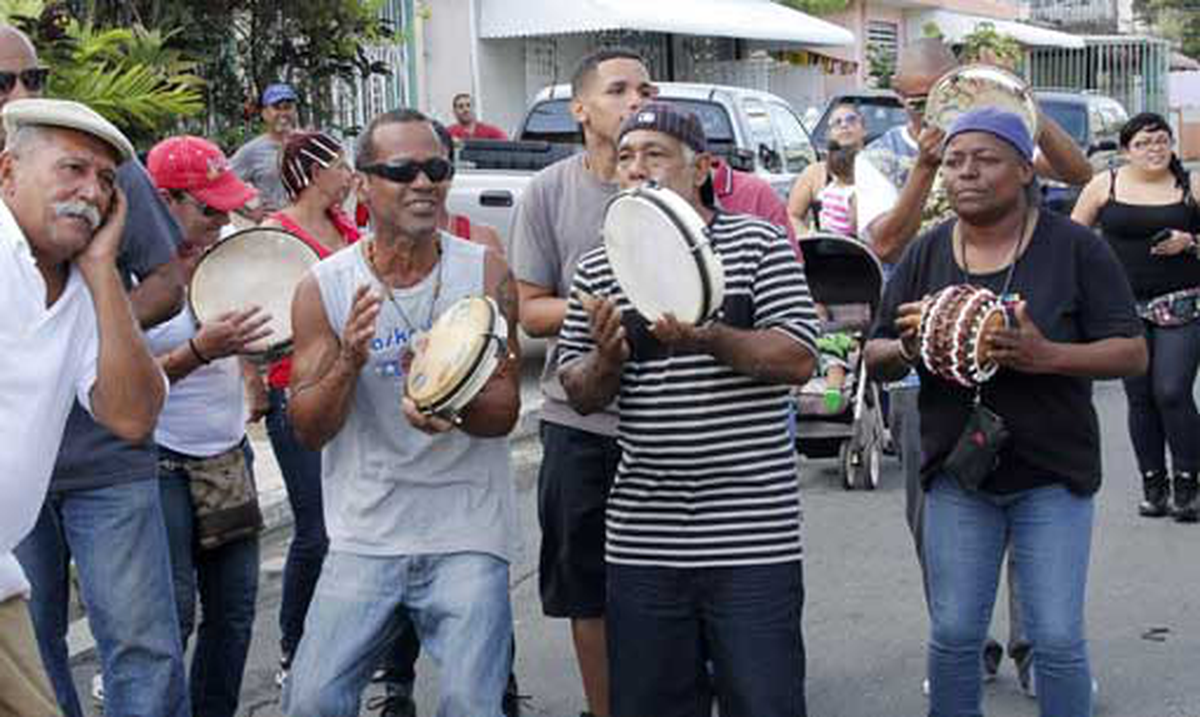 El Año Viejo ya se despidió del barrio Amelia de Guaynabo - Primera Hora