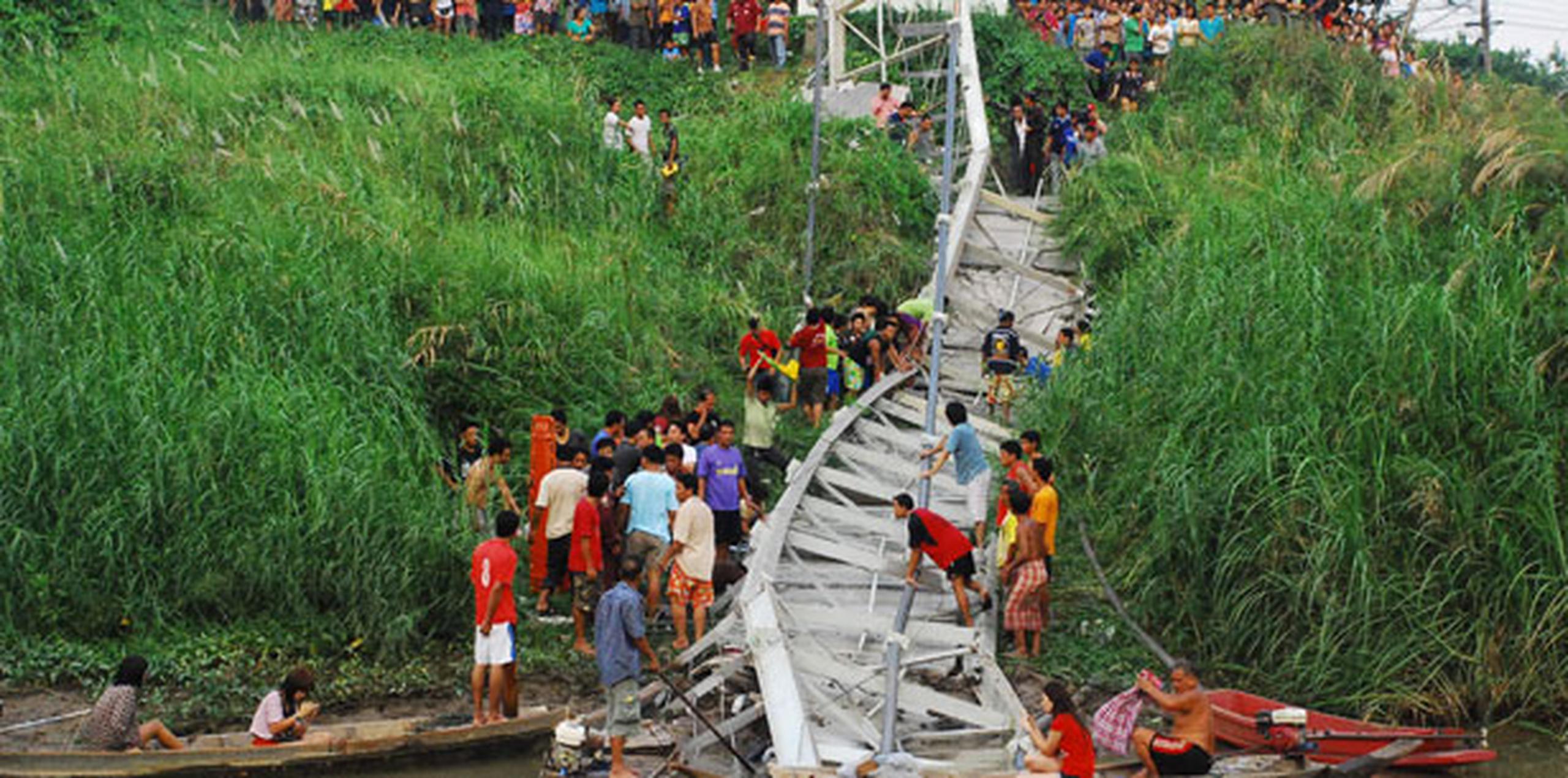 El puente, de 4 metros de ancho y 20 de largo, fue reparado el año pasado tras las graves inundaciones que afectaron en 2011 a Ayutthaya y a otras provincias de Tailandia. (EFE)