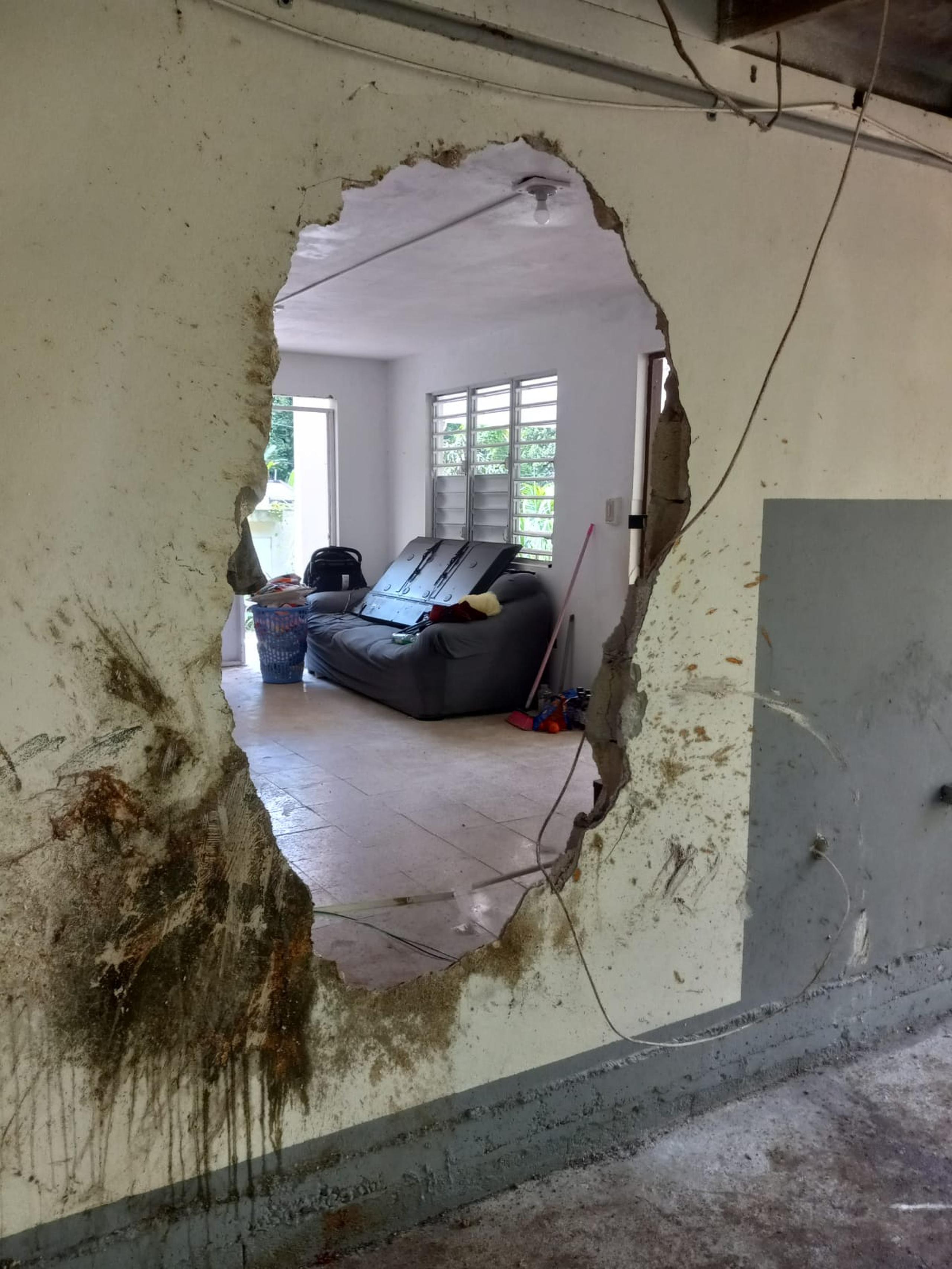 Durante la noche del viernes, se reportartó un derrumbe de piedras en una residencia localizada en el barrio Bajadero, en Arecibo, en el que resultó herida una bebé de 6 meses.
