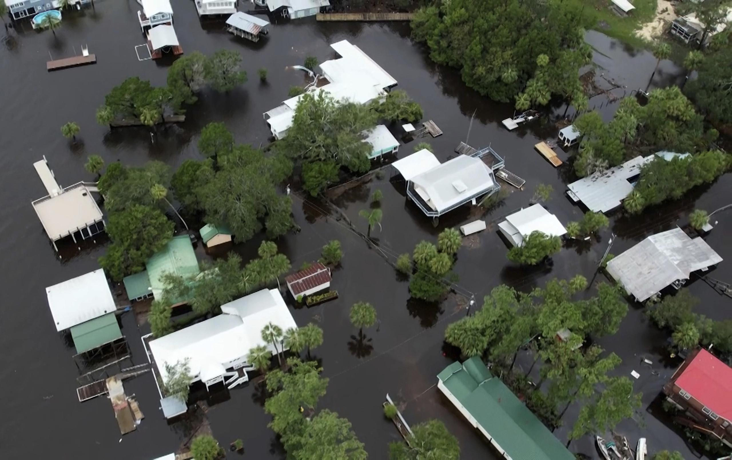 El peligro de inundaciones por huracanes es uno de los factores que ha incrementado brutalmente los seguros en Florida.  (AP Foto/Daniel Kozin)