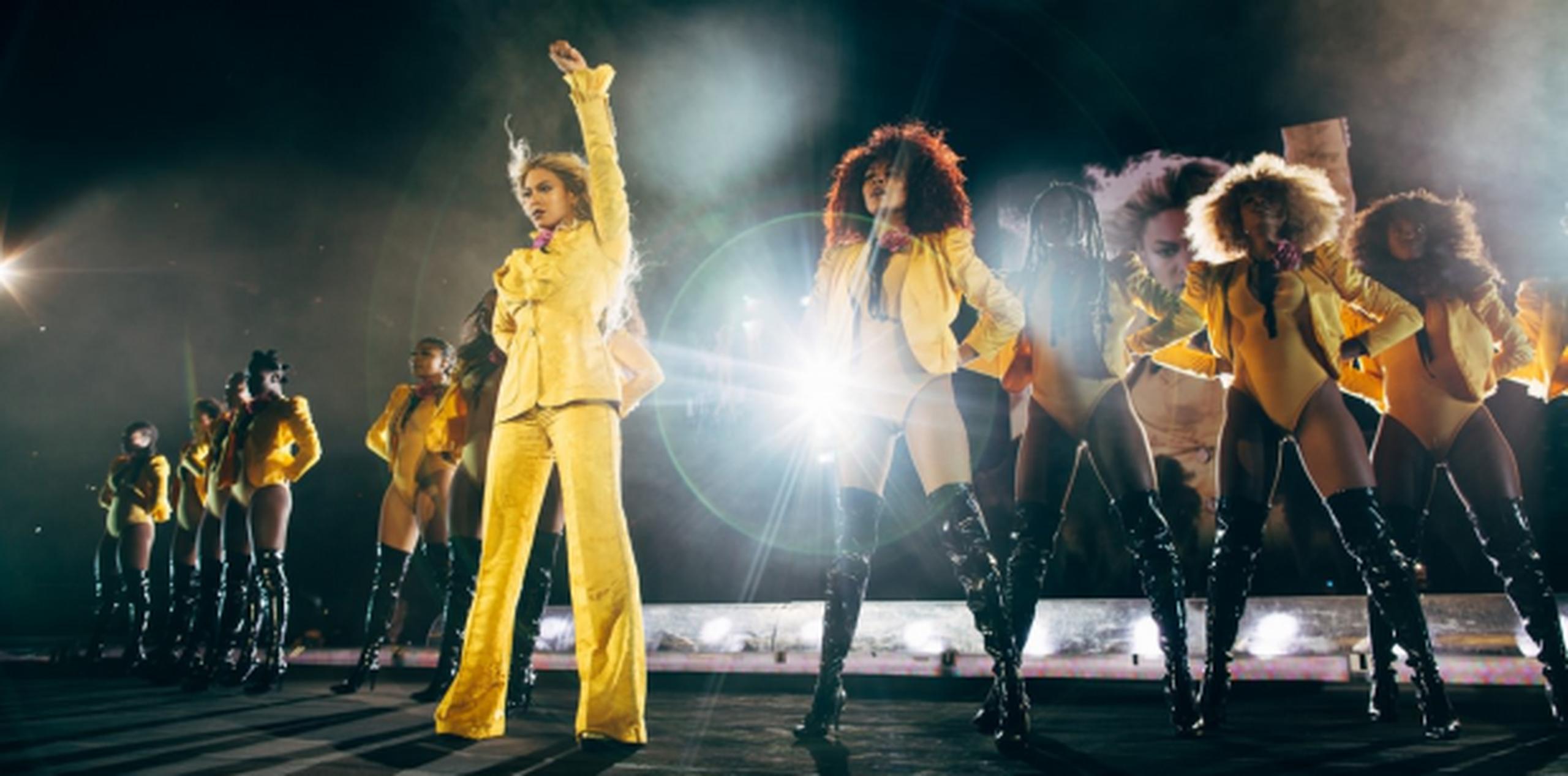 Beyoncé y sus bailarinas se apoderaron del escenario del estadio MetLife ayer en Nueva Jersey. (Andrew White / Invision for Parkwood Entertainment / AP)