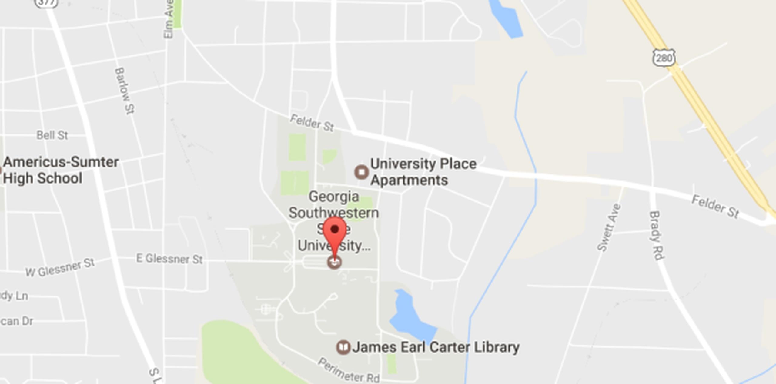 Las autoridades informaron a medios locales de que el incidente tuvo lugar en un apartamento cercano al campus. (Google Maps)