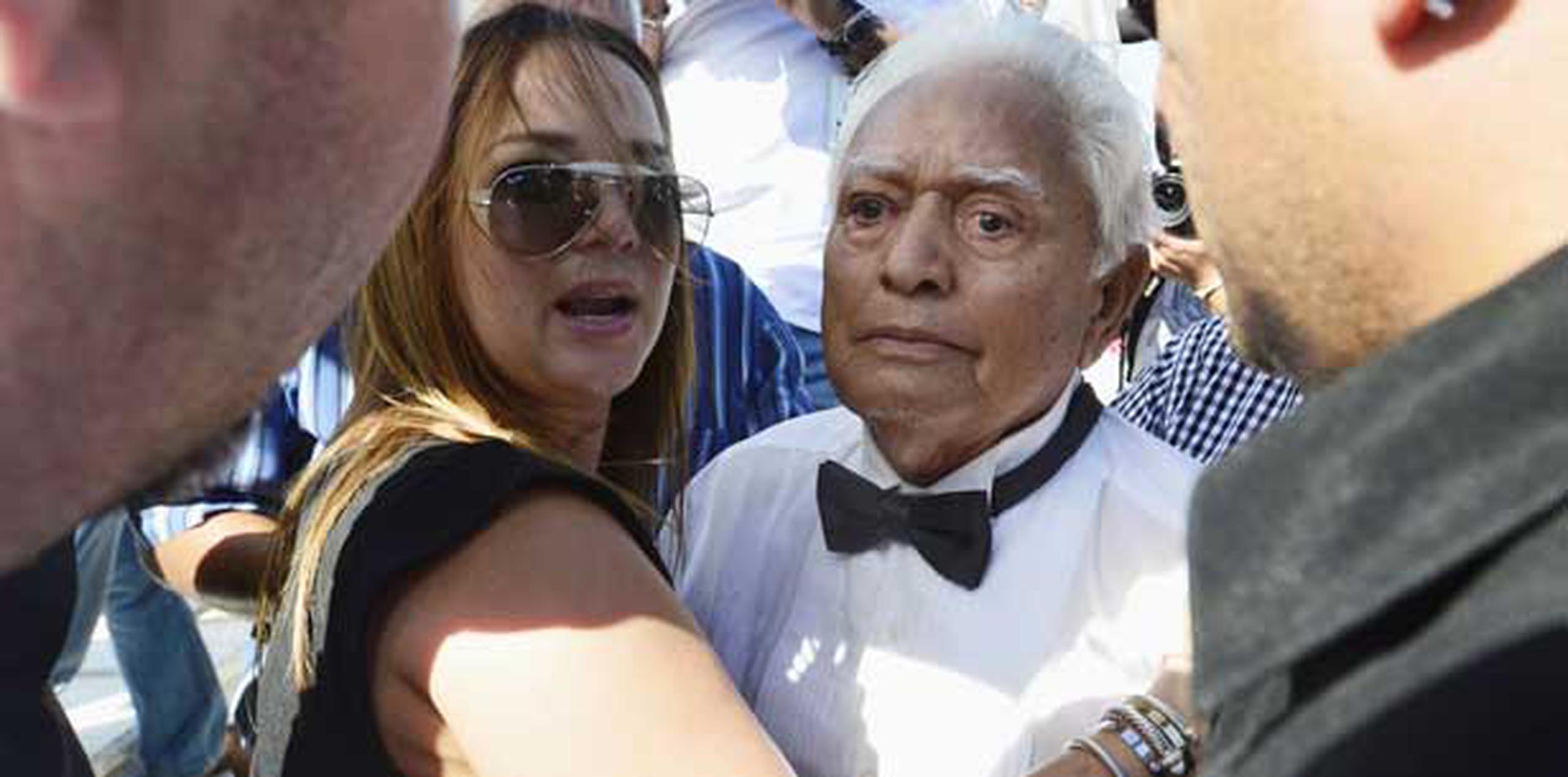 Luis López Rosario, padre de la actriz Adamari López, se cayó a las 4:07 a.m.  (Archivo)