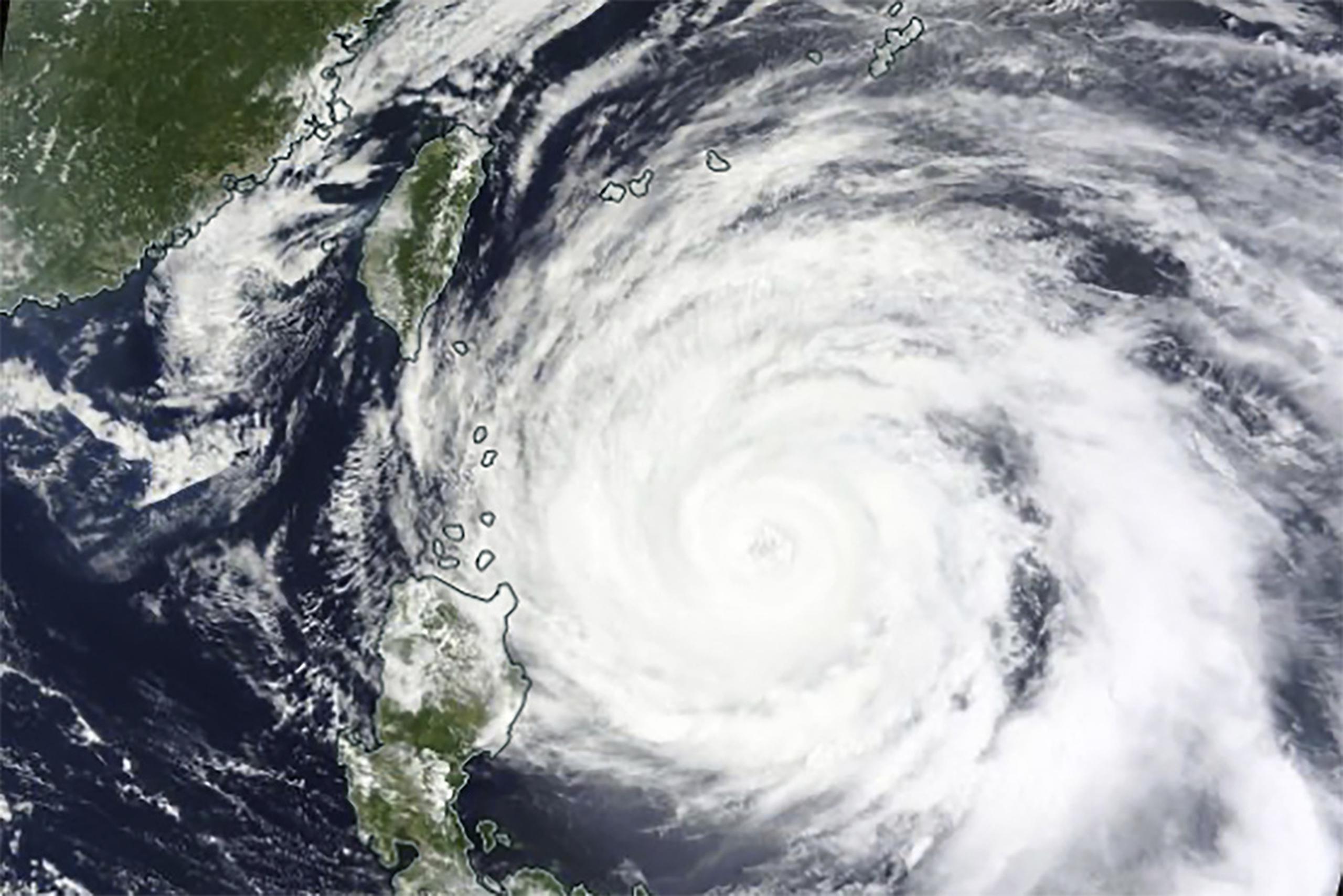 El tifón Mawar acercándose a las provincias norteñas de Filipinas el 29 de mayo de 2023.