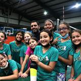 Picky Soto se une a proyecto para ayudar a 10 niñas a poder ir a un torneo de AAU