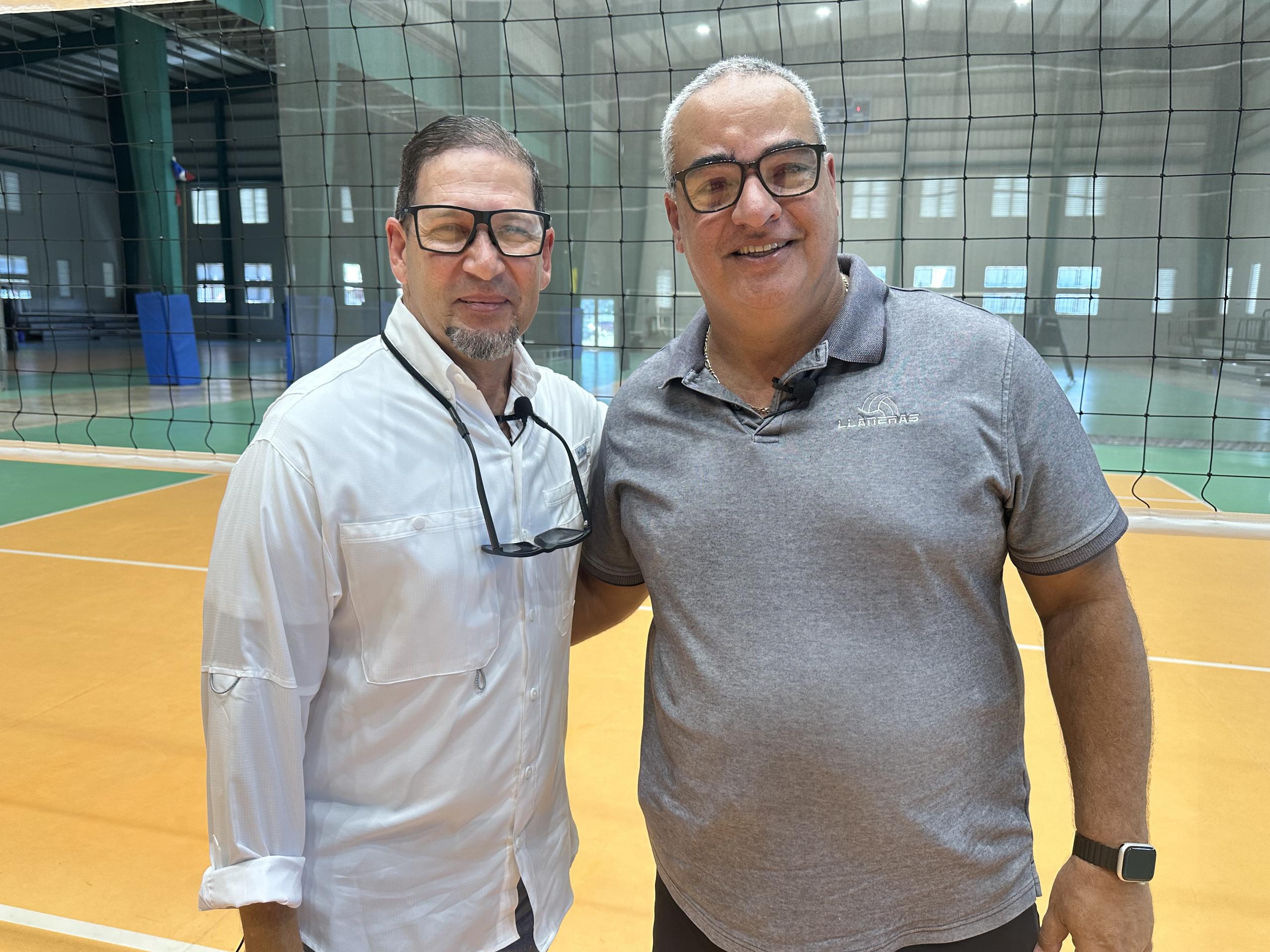 El dirigente David Alemán (derecha), junto con el reconocido gerente general de baloncesto, Ángel Edgardo García, estarán a cargo de la producción del evento.