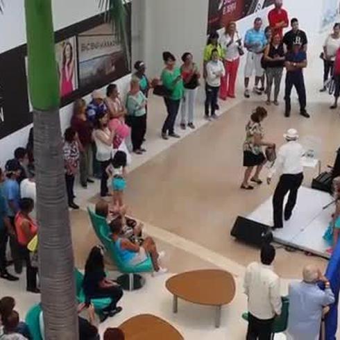 Boricuas se gozan la apertura de The Mall of San Juan