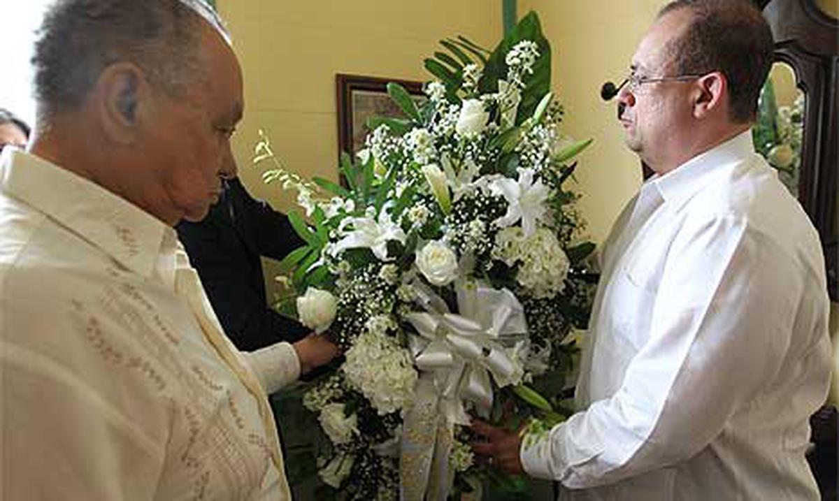 Trabas a la entrada de Iván González Cancel en homenaje a Barbosa