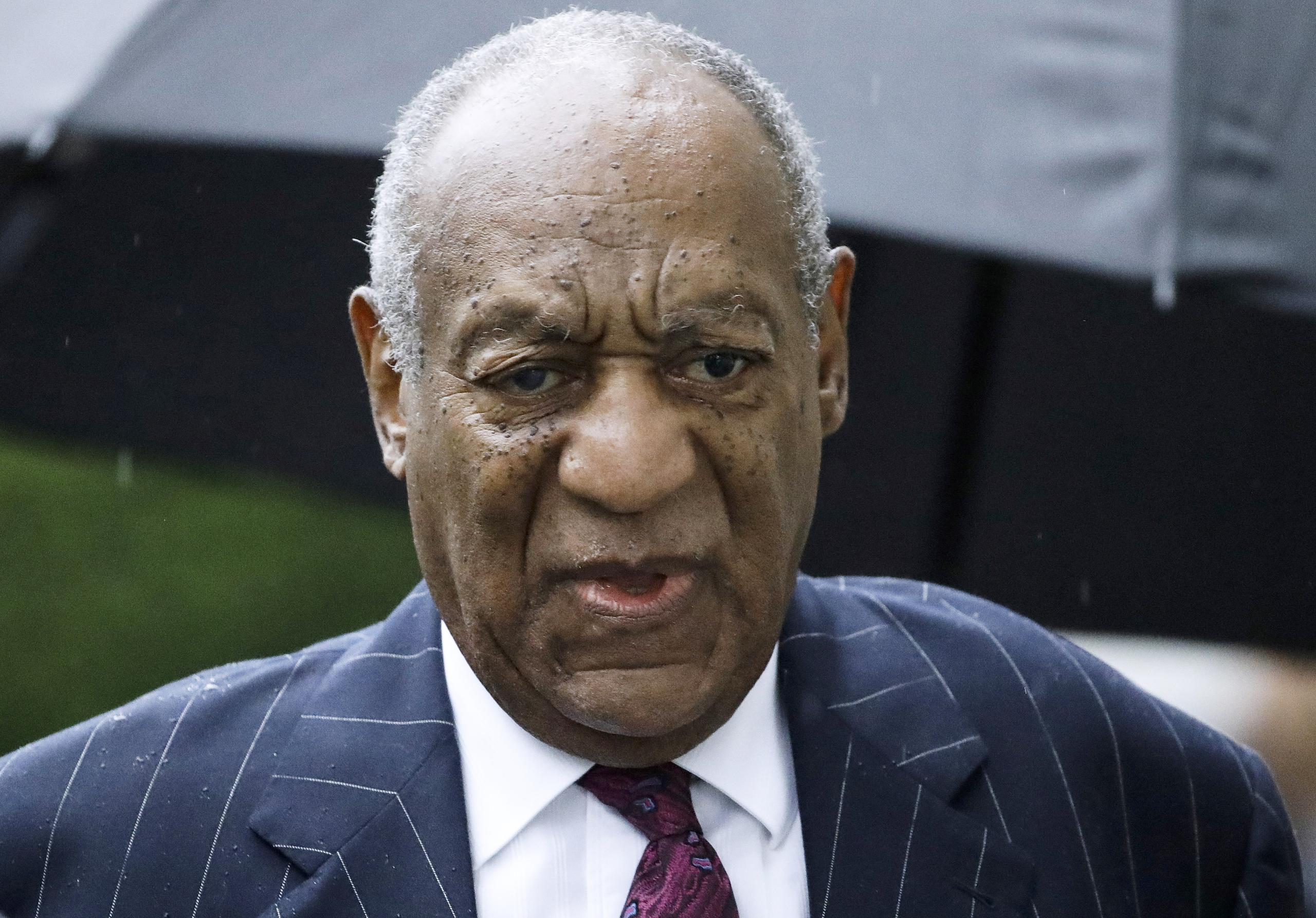 Cosby guardó silencio para no autoincriminarse en corte por alegadamente haber abusado de una adolescente en la mansión de Playboy en 1974.