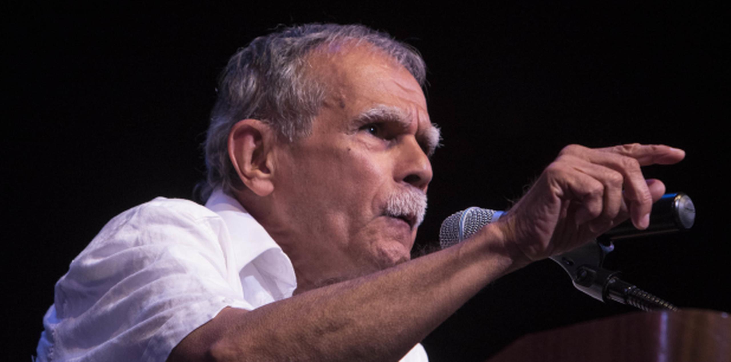 Tras su llegada a La Habana hace una semana, Oscar López Rivera fue condecorado con la Orden de la Solidaridad. (EFE / Miguel Rajmil)
