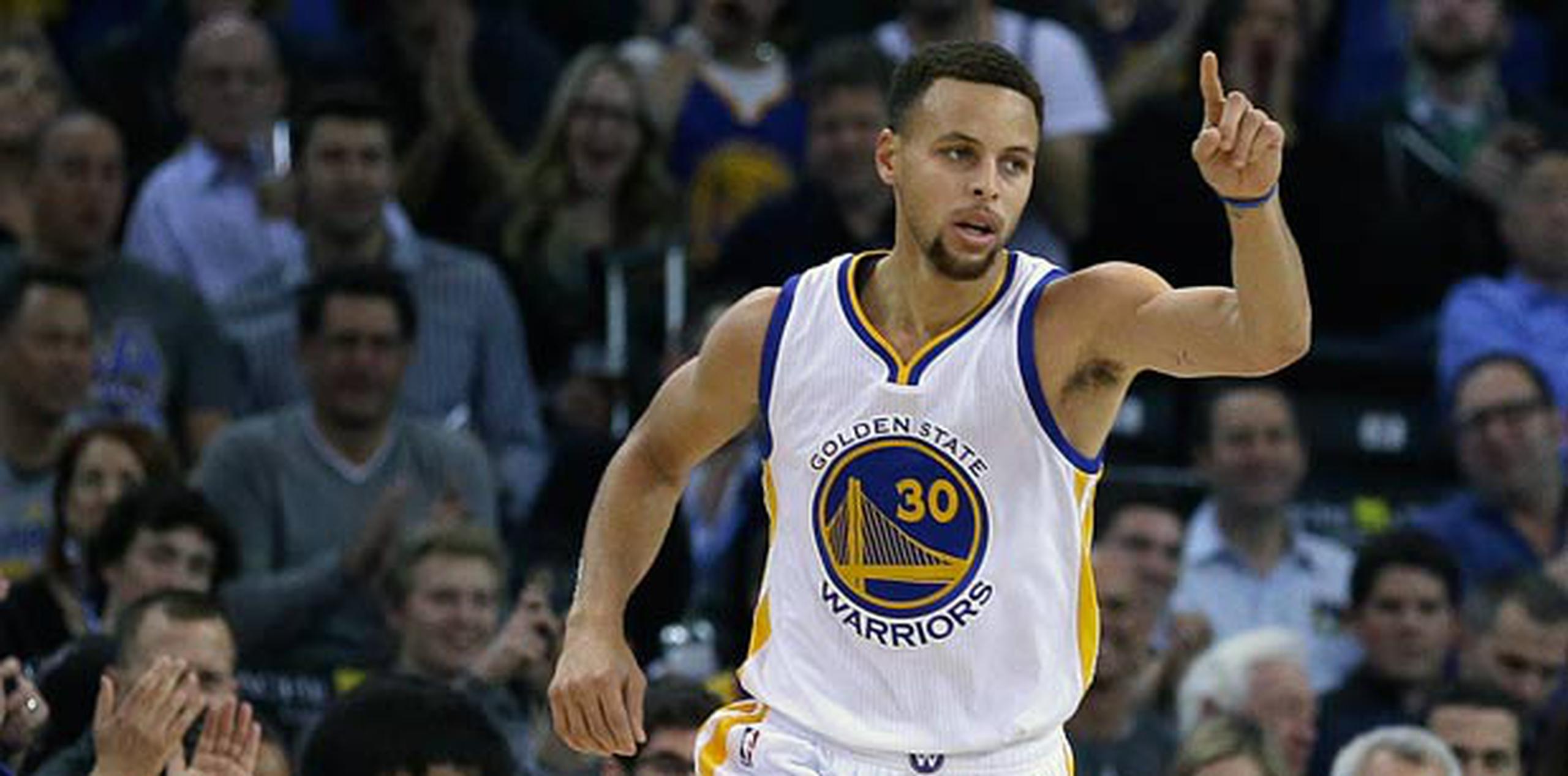 Curry anotó 31 puntos pese a una noche de mala puntería. (AP)