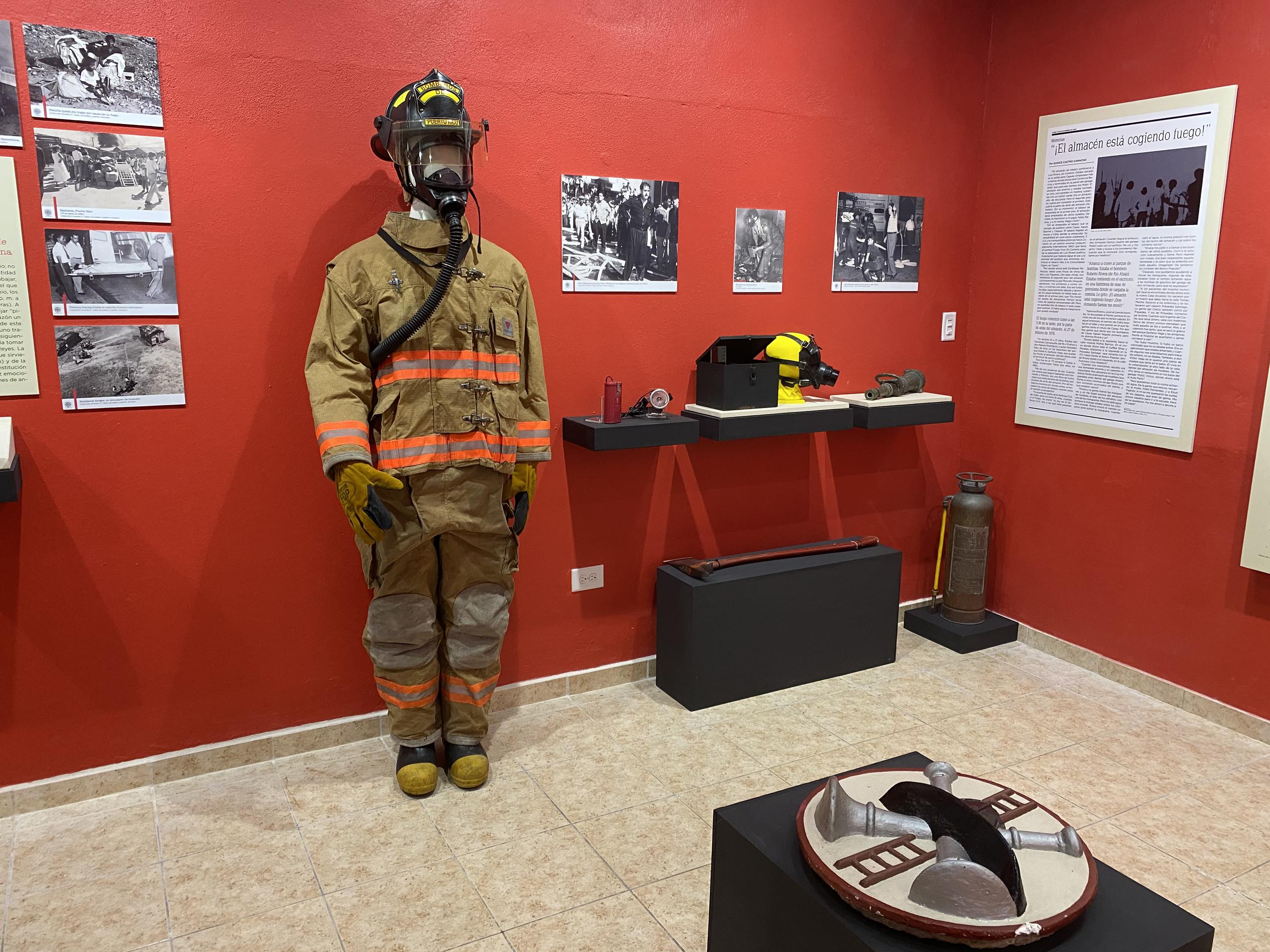 El museo es dedicado a José “Pepe” Álvarez quien, “fue el primer bombero de Cidra y ayudó en la construcción del edificio”. 