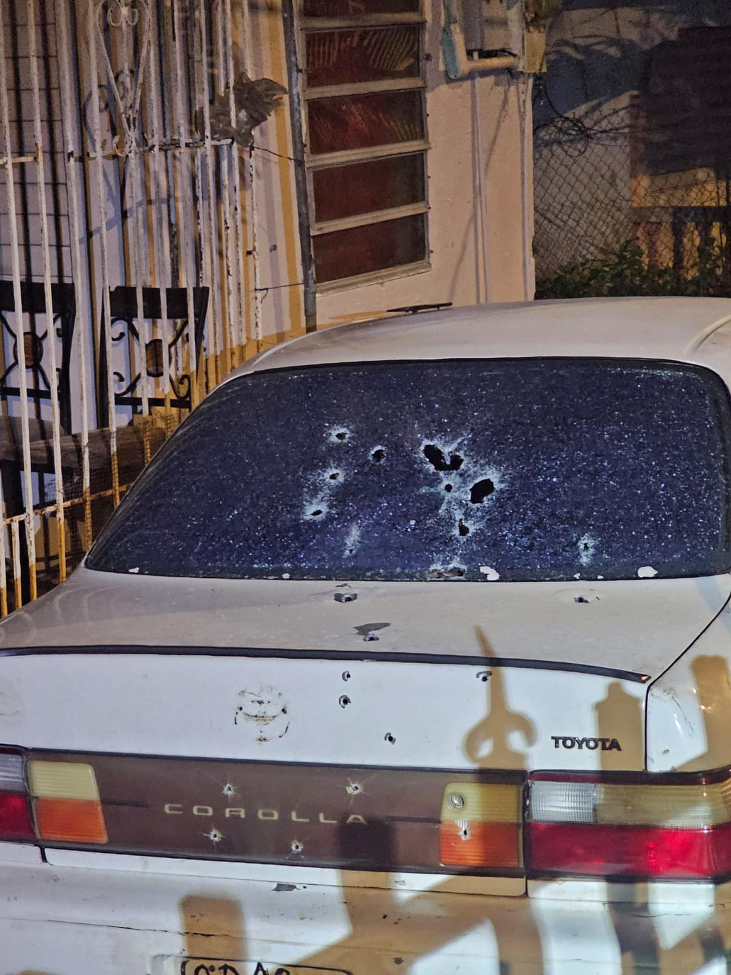 Tiroteo contra una residencia y un automóvil en la calle 6 del barrio Sabana, en Vega Baja.