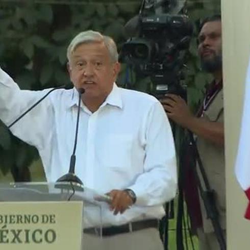 Presidente de México viaja en clase turista hacia la tierra de “El Chapo” Guzmán