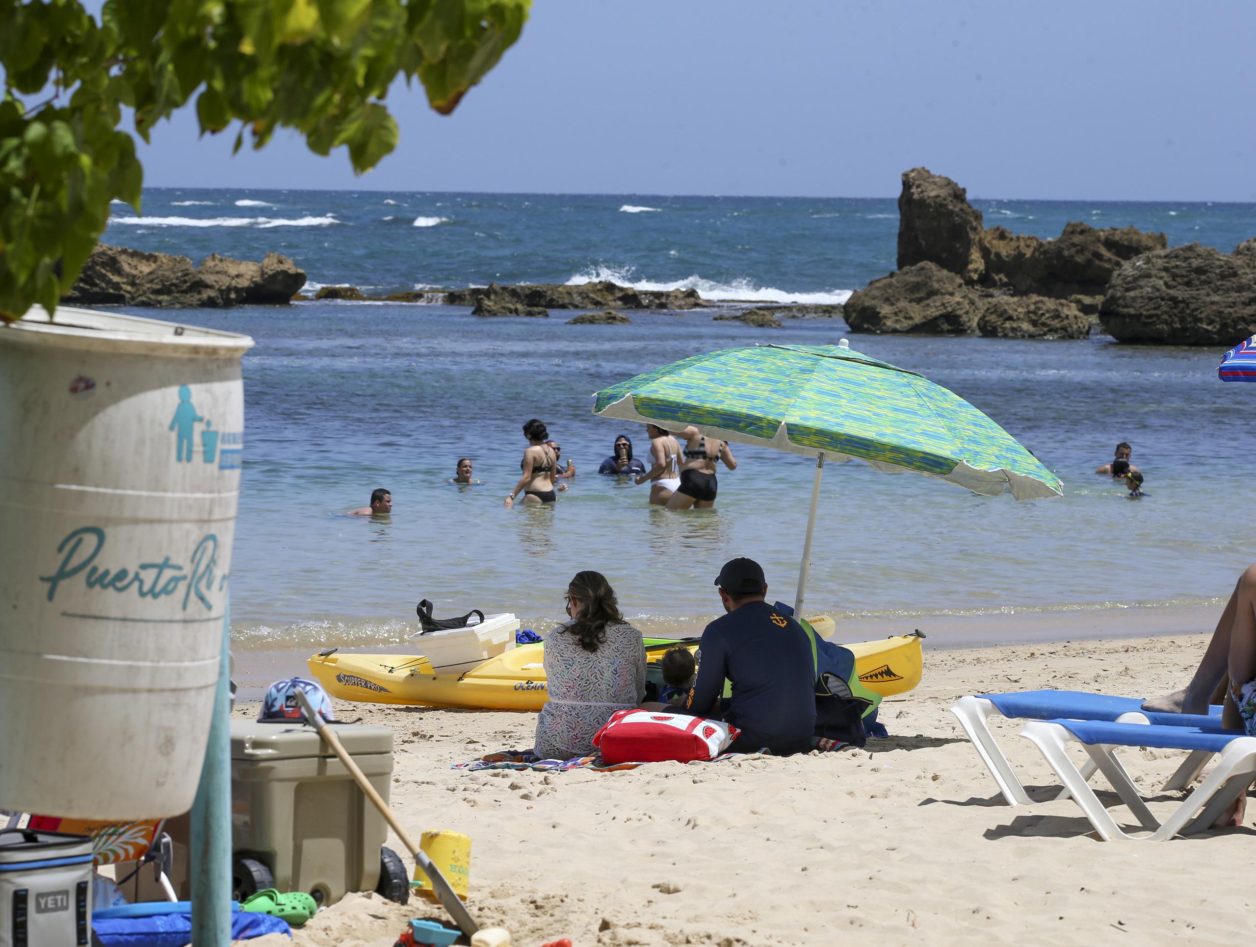 Muchas personas deciden acudir a la playa en Semana Santa.