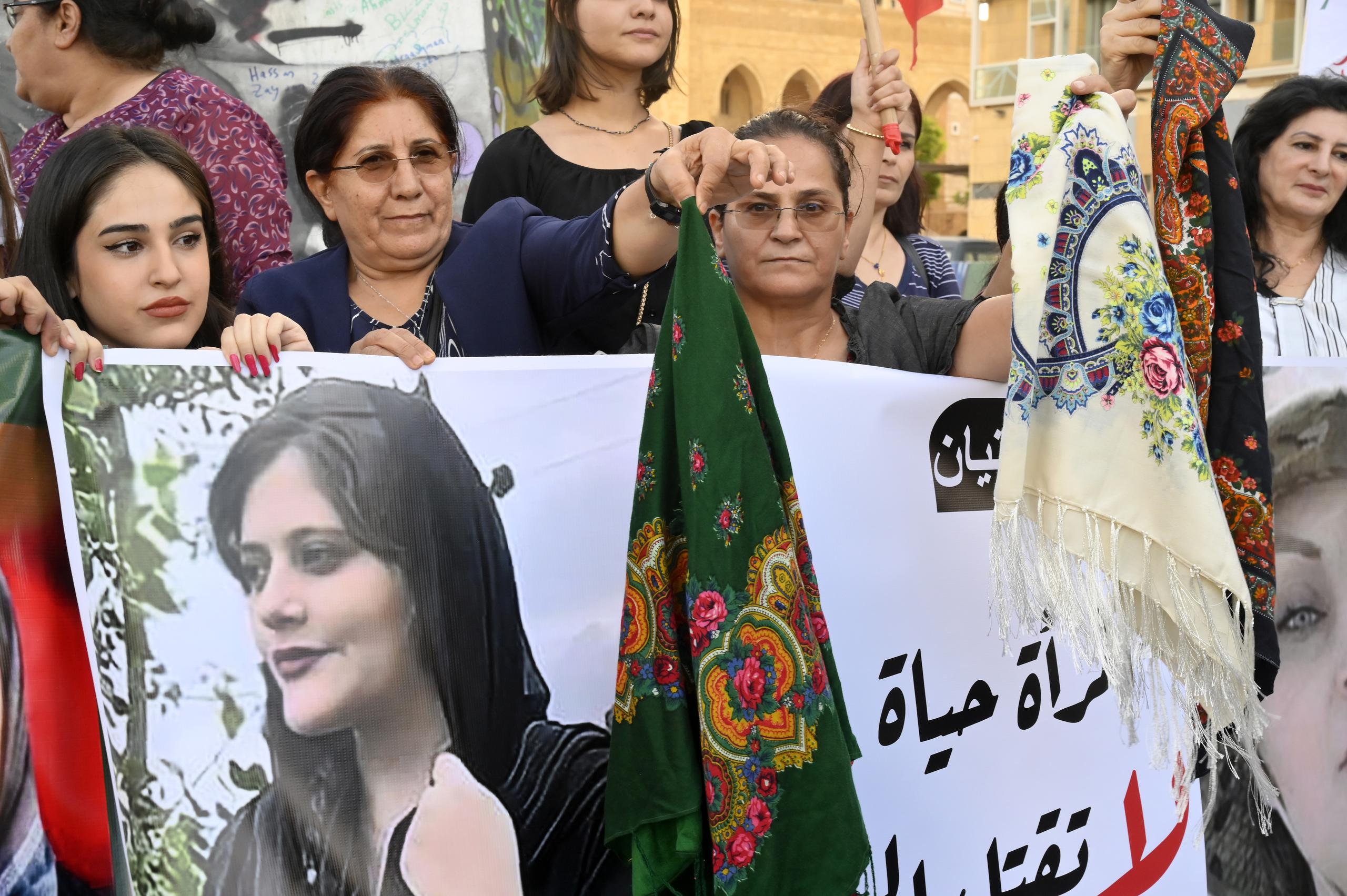 Foto de archivo de manifestación en Beirut (Líbano) en protesta por la muerte de Mahsa Amini. EFE/EPA/WAEL HAMZEH