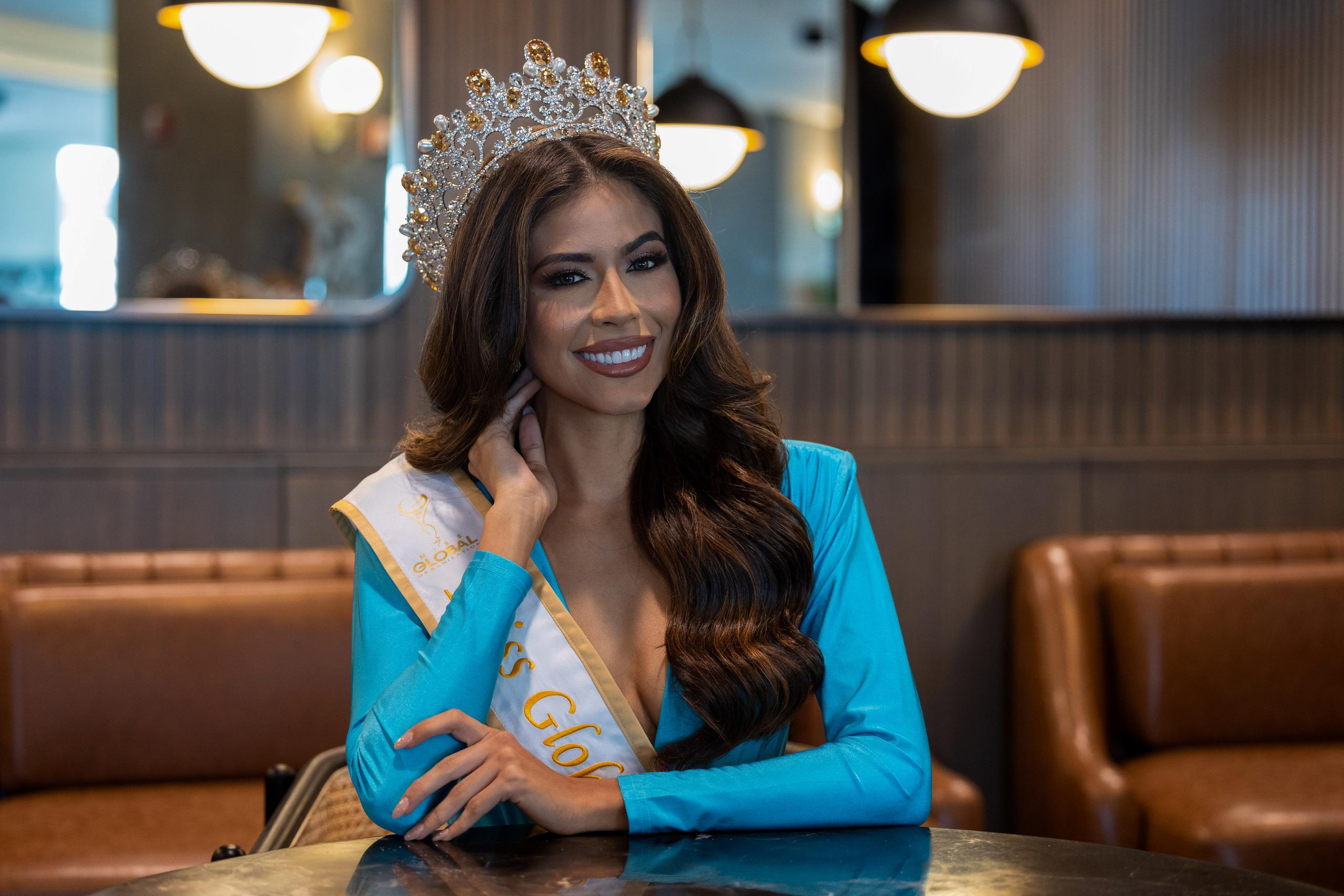 Ediris Joan Rivera continúa su misión de representar a la Isla por todo lo alto tras el triunfo que obtuvo en el certamen nacional de Miss Earth Puerto Rico 2024.