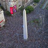 Wow! Argentinos convierten obelisco de Buenos Aires en mar de celebración
