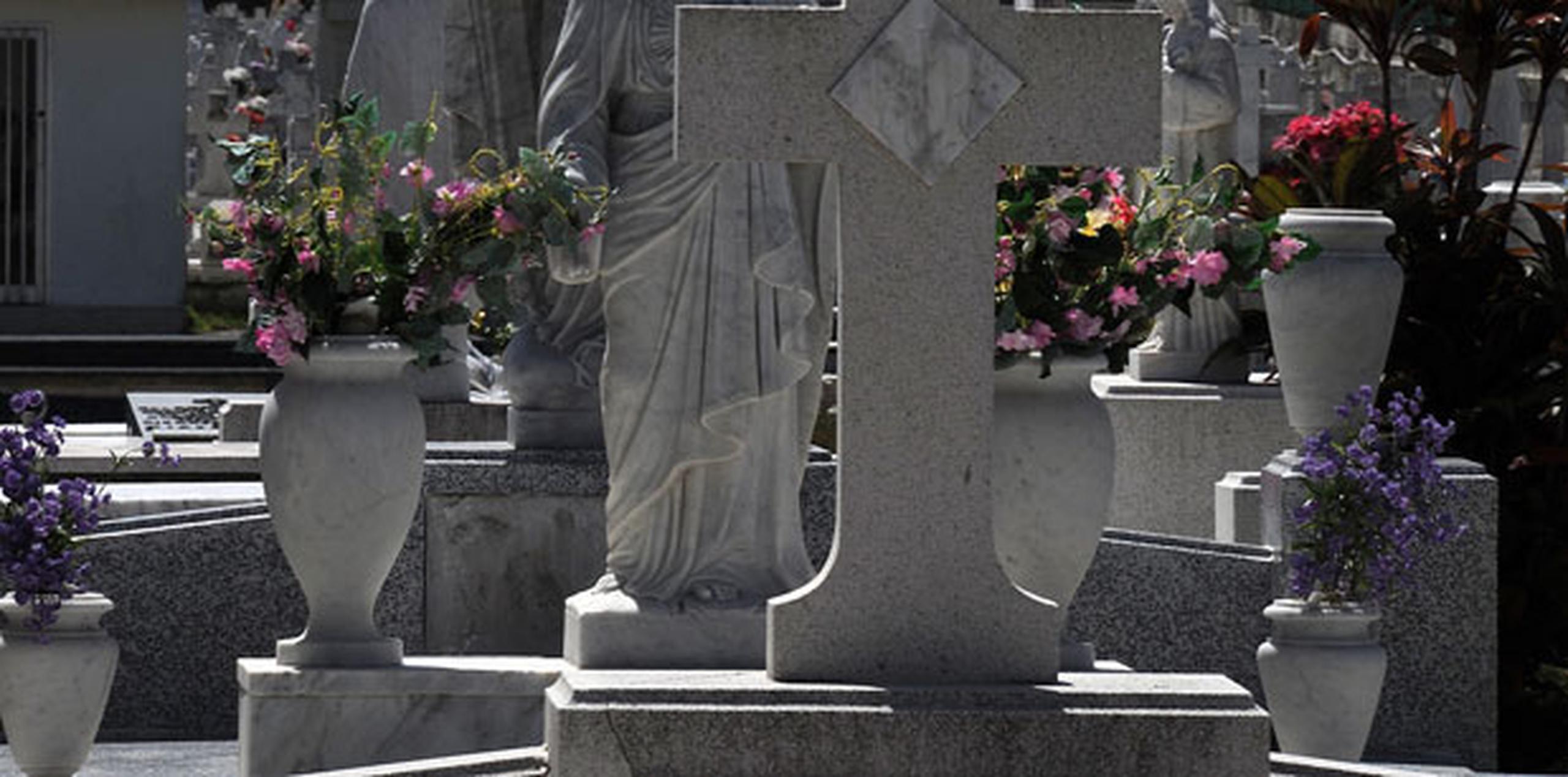 En el féretro yacían los restos de una mujer que falleció y fue sepultada en el año 1974, cuya identidad no fue revelada. (Archivo)