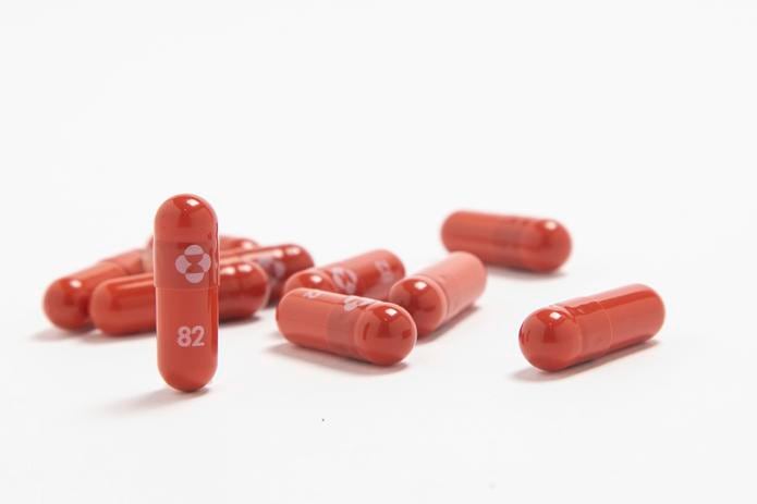 El visto bueno de la FDA a la pastilla de MSD se produce solo un día después de que autorizara el uso de emergencia de otra pastilla anticovid producida por la farmacéutica Pfizer.