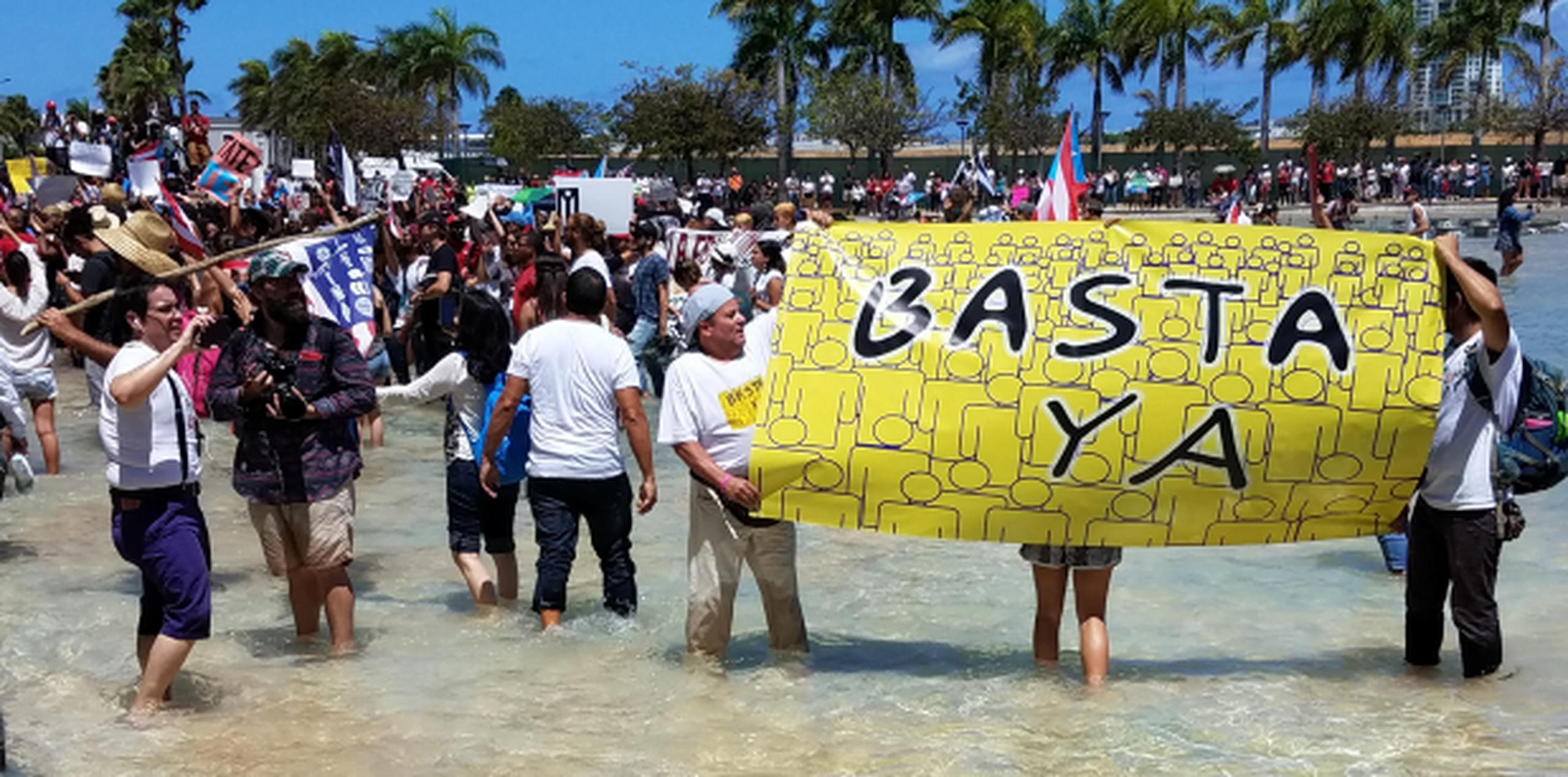 Al momento la expresión de los estudiantes ha ocurrido sin incidentes violentos ni confrontaciones. (wandaliz.vega@gfrmedia.com)