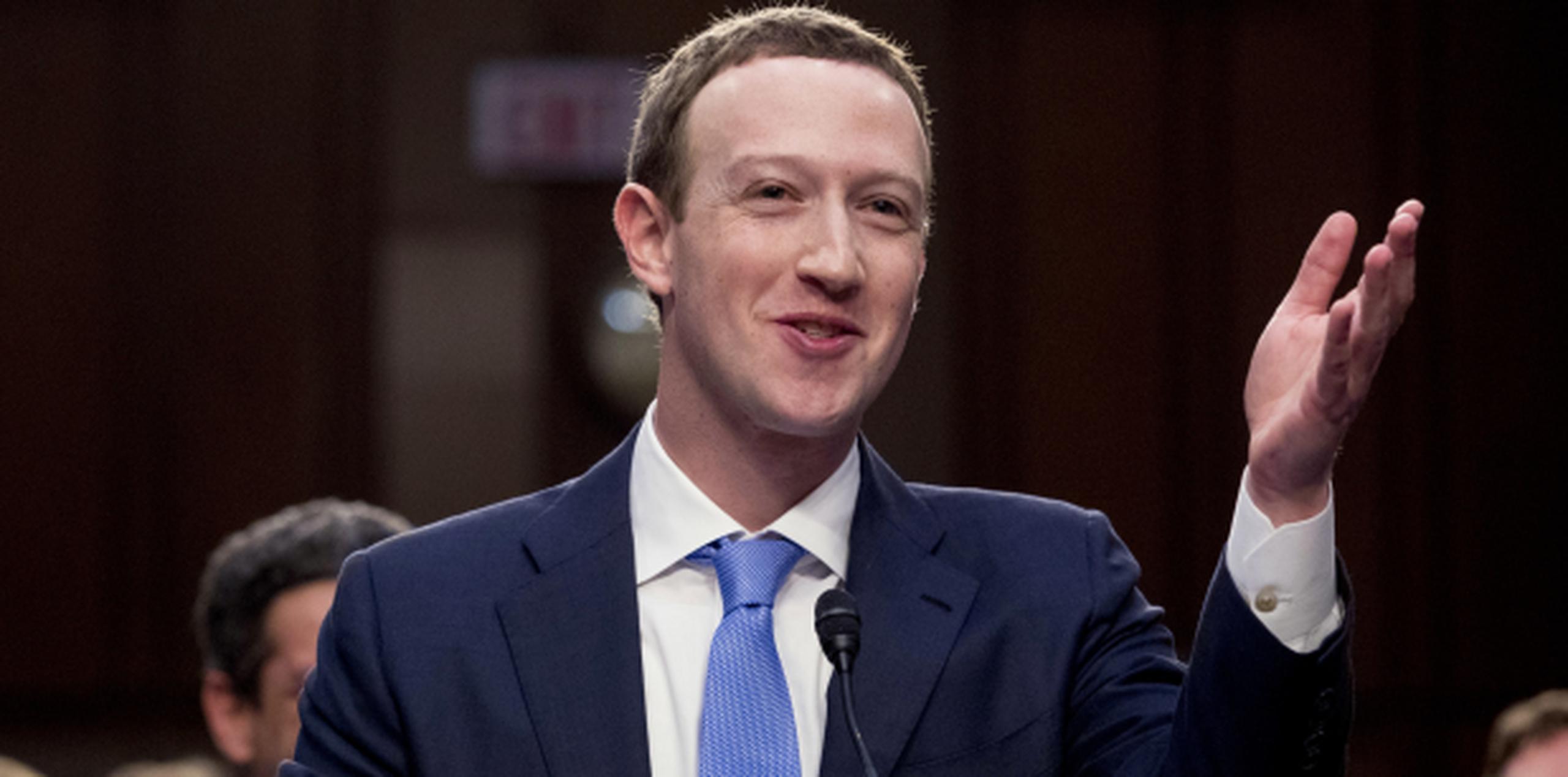 Muchas de las respuestas de Zuckerberg ante el Congreso sirvieron como un curso intensivo para principiantes sobre Facebook, o de información básica sobre el modelo de negocios de la red social. (AP)