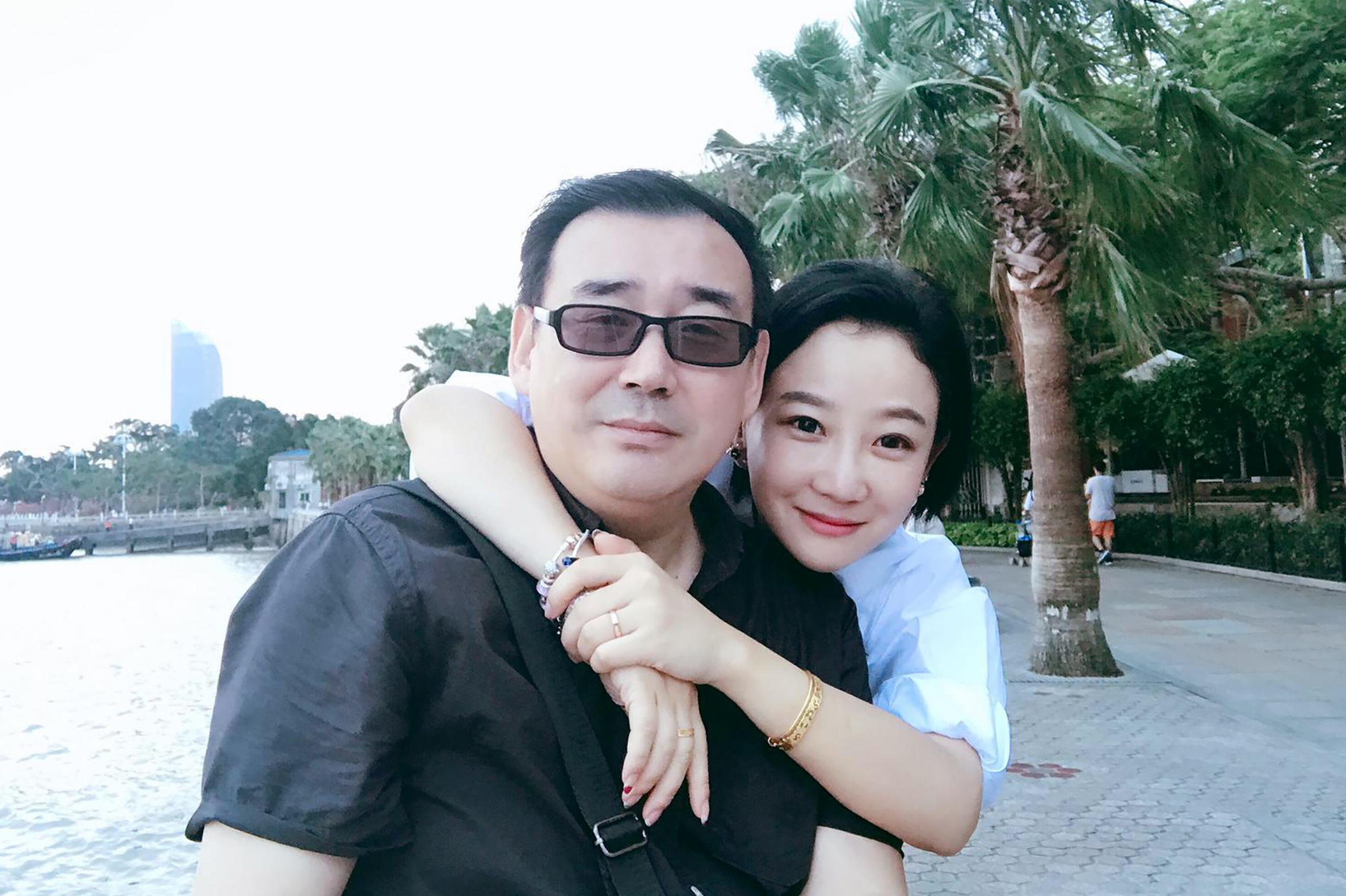 Yang Hengjun junto a su esposa.