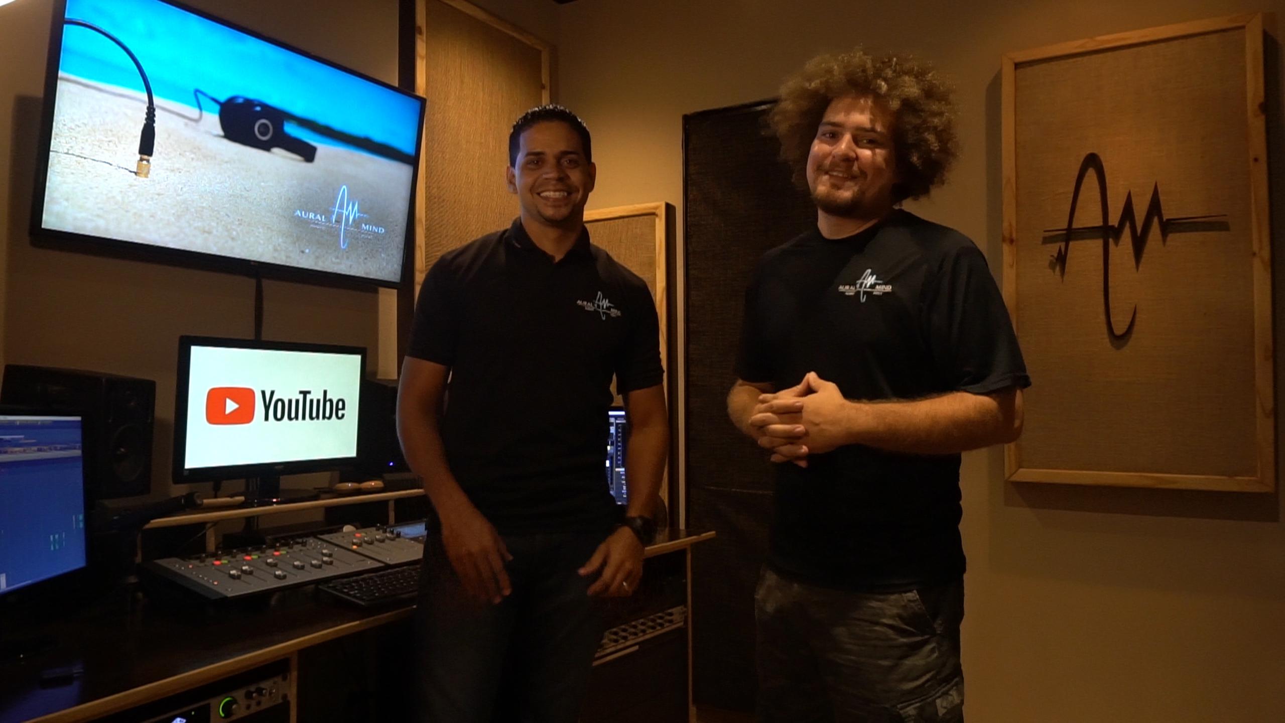 Ariel Alvarado y Manuel Vázquez también ofrecen tutoriales de edición de sonido en Aural Mind Audio en YouTube.