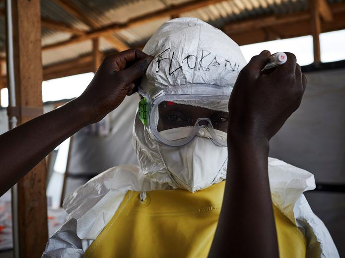 La Organización Mundial de la Salud (OMS) declaró hoy que el riesgo de una epidemia de ébola en países de África Occidental como Guinea, Sierra Leona y Liberia es "alto", debido a que no se sabe el tamaño, la duración y los orígenes del actual brote, y a la limitada capacidad de respuesta en el terreno.