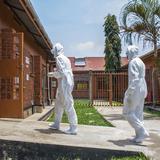 En alerta tras aumento de casos positivos de ébola en hospital de Uganda 