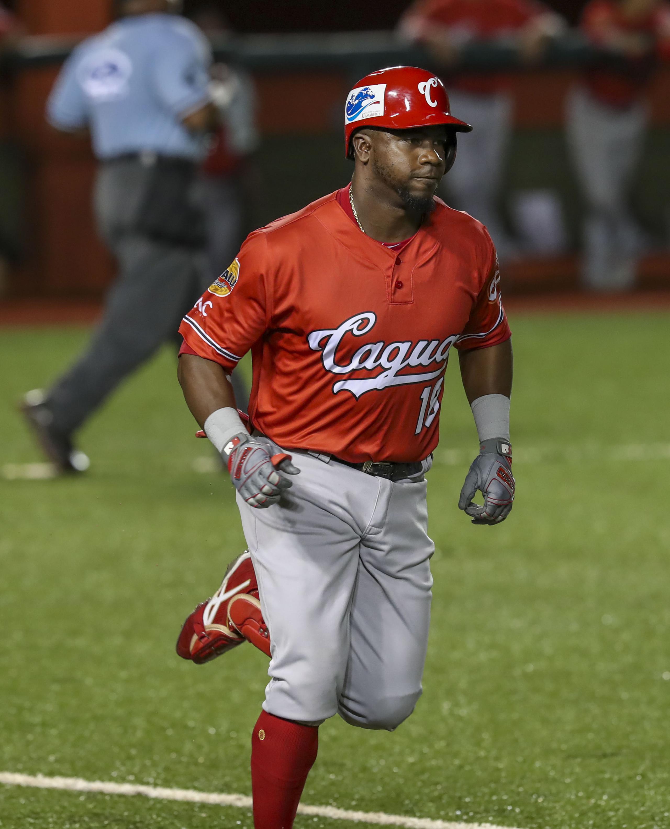 El jardinero cubano Rusney Castillo, anunciado el viernes por los Cangrejeros de Santurce, jugó varias temporadas con los Criollos de Caguas en la Liga de Béisbol Profesional Roberto Clemente (LBPRC).