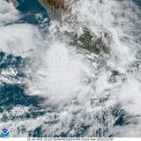 Blas se convierte en huracán frente a las costas de México