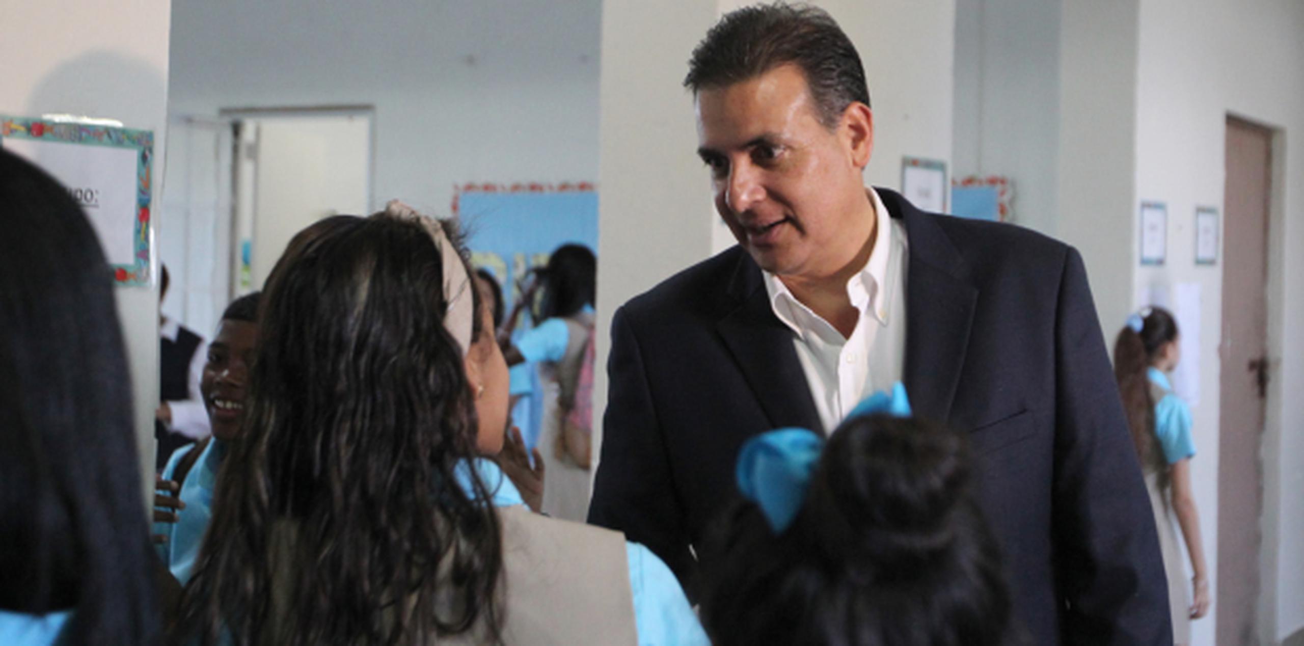 Bhatia hizo las expresiones durante una visita a la escuela Jose Celso Barbosa, en Puerta de Tierra.  (alex.figueroa@gfrmedia.com)