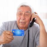 “Puede ser un golpe devastador”: Aumentan las estafas contra ancianos en Estados Unidos