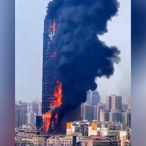 Impactante video de fuego que destruyó rascacielos en China