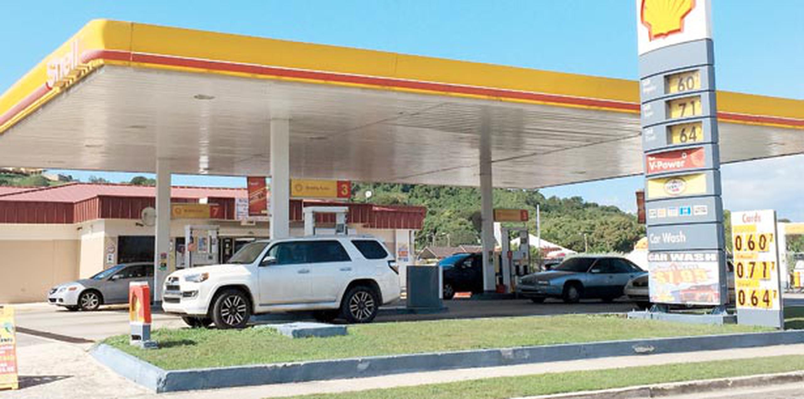 Regresamos a la estación de gasolina Shell en el barrio Coto Laurel en Ponce, donde se vendió el boleto millonario. (darisabel.texidor@gfrmedia.com)