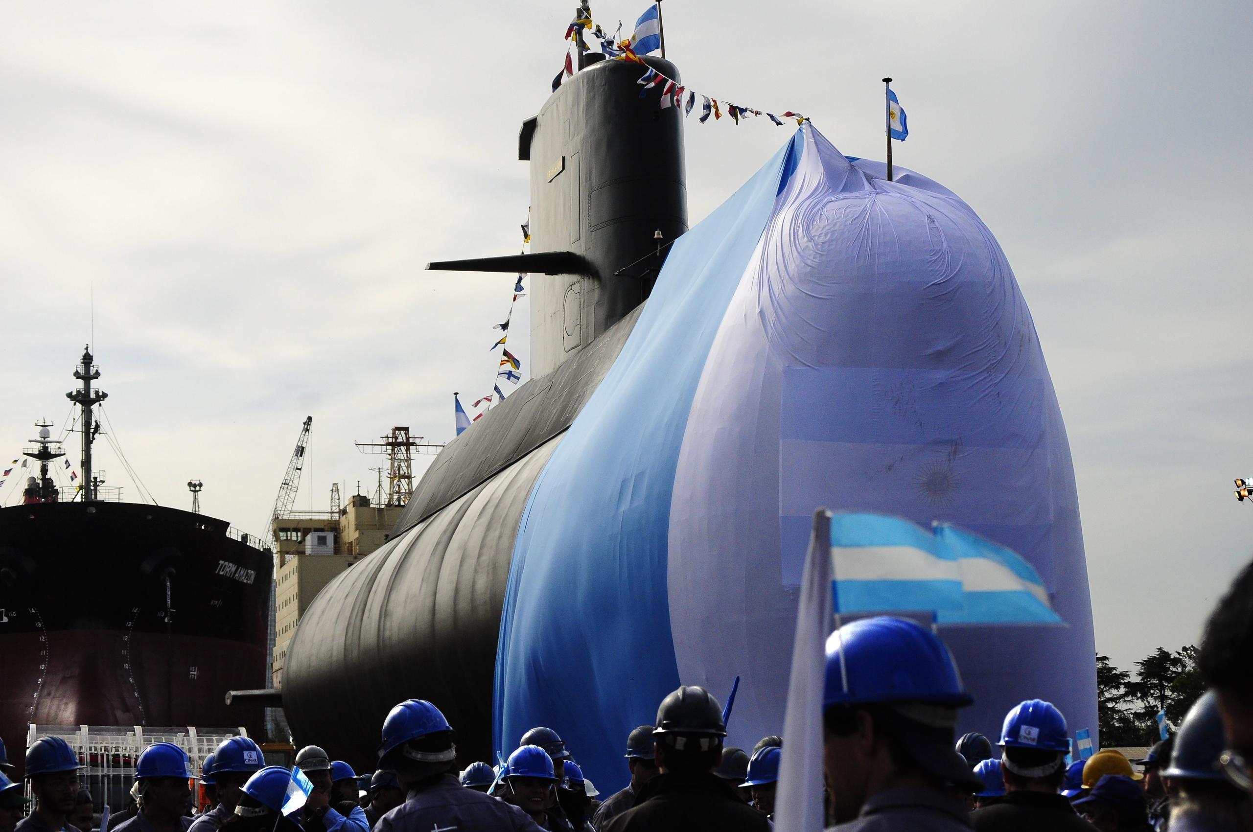 El submarino ARA San Juan, con 44 tripulantes a bordo, desapareció el 15 de noviembre de 2017 cuando navegaba desde Ushuaia, en el extremo sur de Argentina, hacia su base en Mar del Plata. (AP)