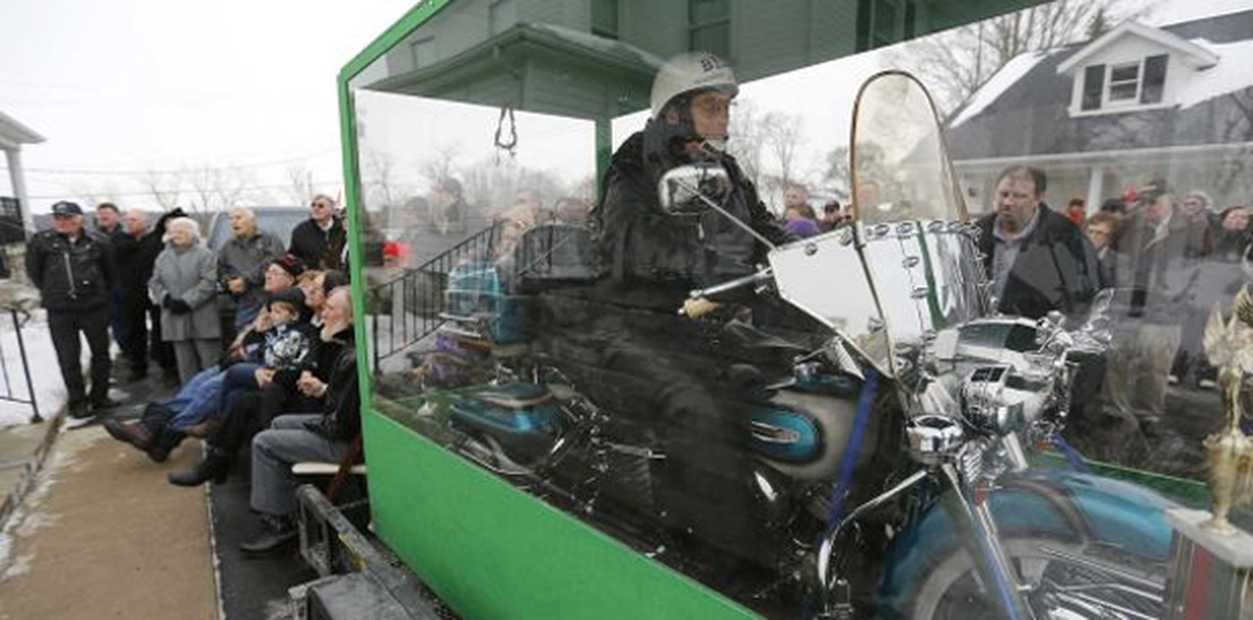 Según el diario, al cortejo fúnebre y el entierro en el cementerio asistirán motociclistas de todo el país. (AP)