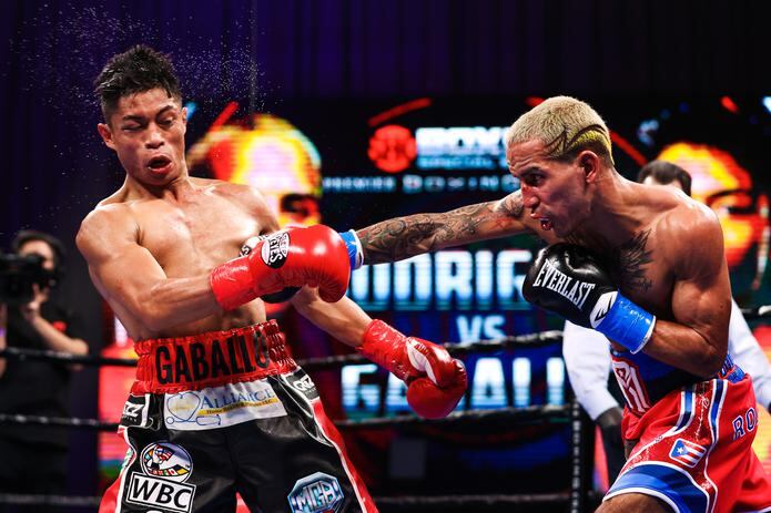 En su pasado combate, Emanuel "Manny" Rodríguez (derecha) perdió por una disputada decisión dividida ante el filipino Reymart Gaballo.