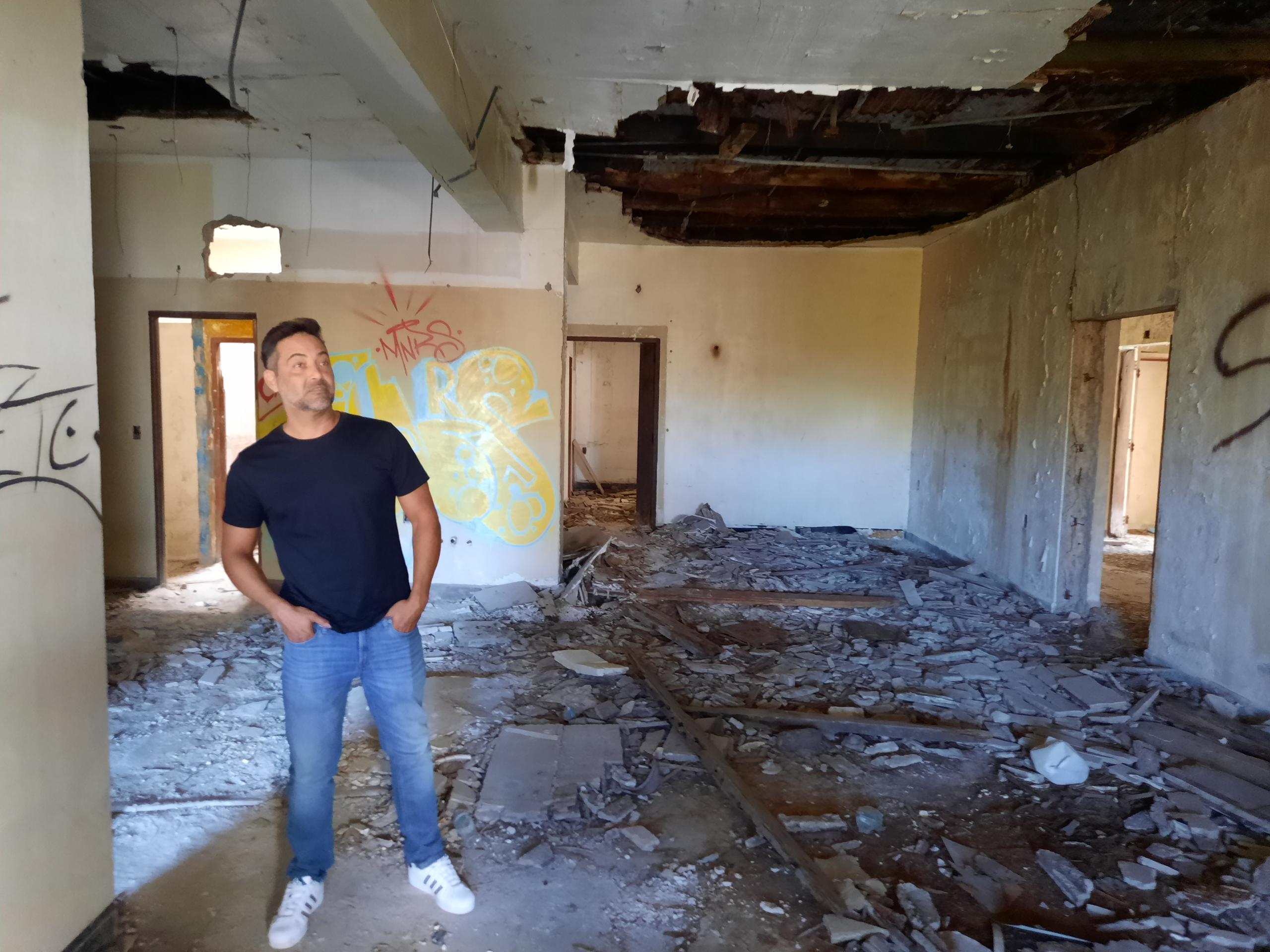 Brocco guarda la esperanza que el antiguo Hospital de Aguirre, en Salinas, sea restaurado.