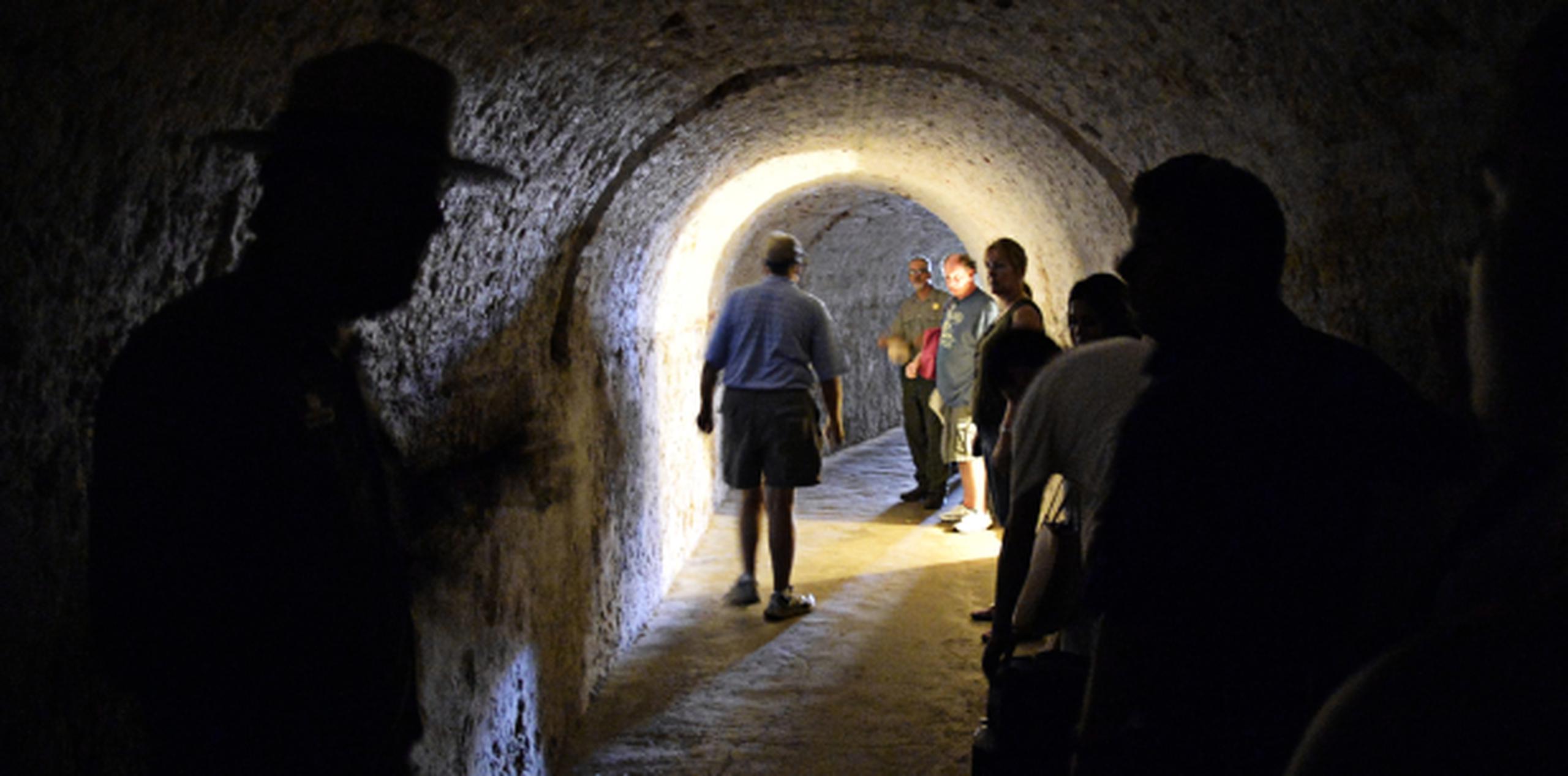 El recorrido por los túneles del Castillo San Cristóbal se realiza los sábados, a las 10:30 a.m., con un guía de habla inglesa y en español, los domingos, a la misma hora. (gerald.lopez@gfrmedia.com)