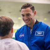 Astronauta boricua reta a la juventud a dejar “sus propias huellas en el mundo”