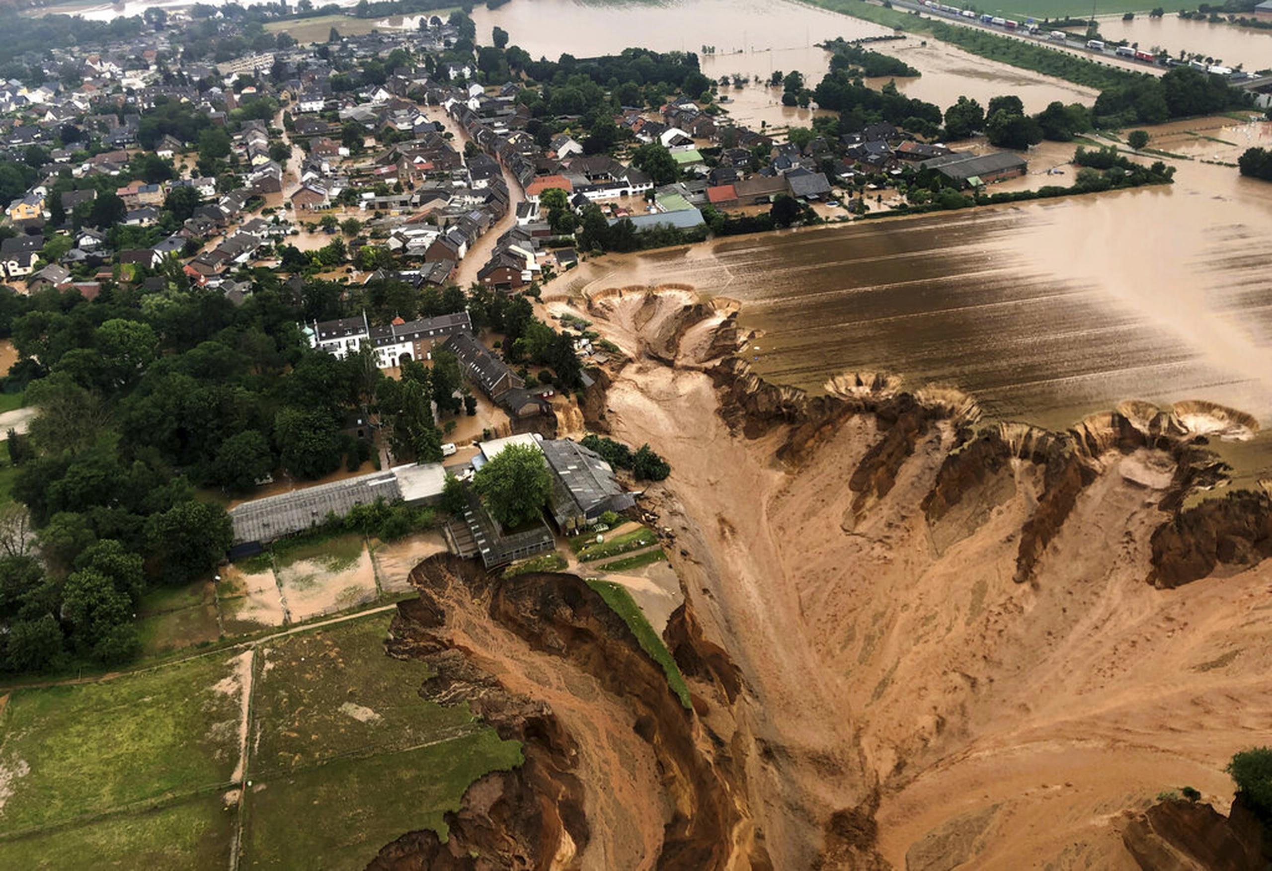 Inundaciones en el distrito Blessem de Erftstadt en Alemania el viernes 16 de julio de 2021.