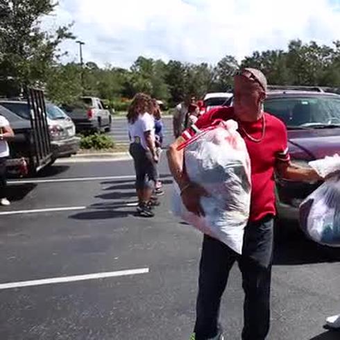 Boricuas en Florida recogen suministros para Puerto Rico