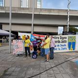 Simbólica protesta llama a empleados públicos a rechazar el plan de ajuste de deuda