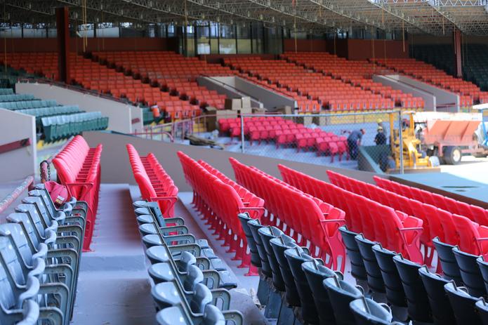 Los trabajos en el estadio cagüeño incluyen el reemplazo de múltiples secciones de butacas.