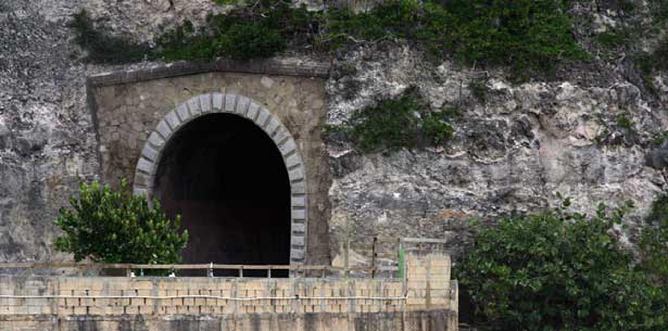 Hay gente que asegura que en el túnel Guajataca, en Quebradillas, aparecen los espíritus de las víctimas de un accidente. (Archivo)