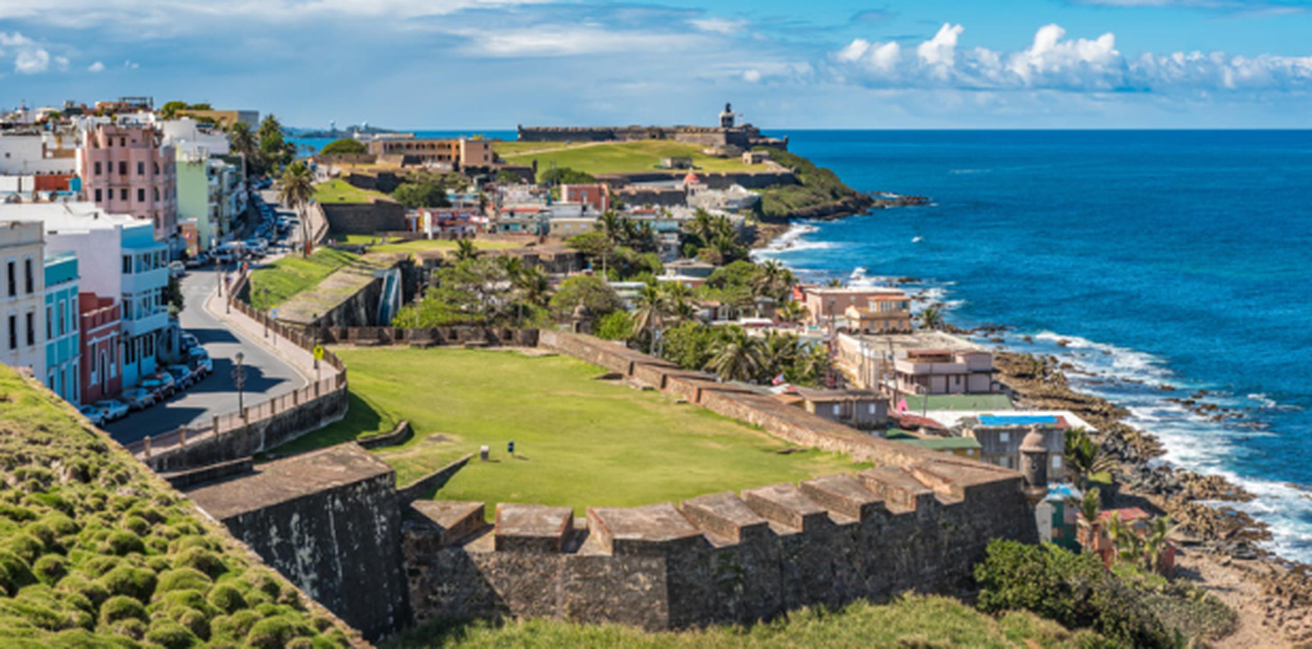 Vista del océano Atlántico frente a El Viejo San Juan. (Shutterstock)