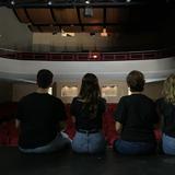 Falta de luz en el Teatro Arriví pospone el estreno de “No se lo digas por Zoom”